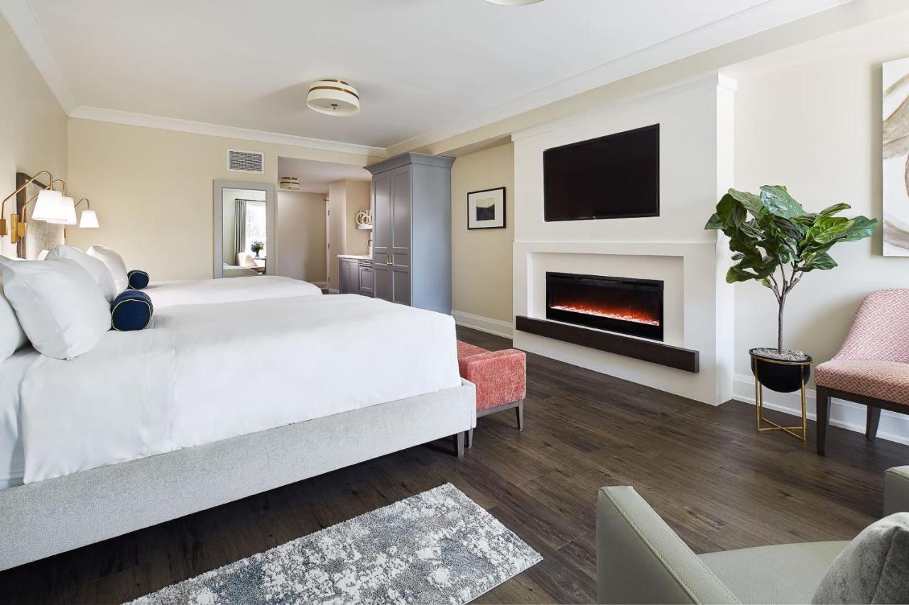 124 On Queen Hotel & Spa Niagara-on-the-Lake Exterior foto A bedroom at the Beverly Hills Hotel