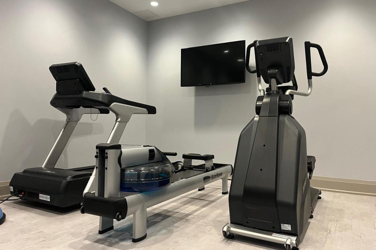 124 On Queen Hotel & Spa Niagara-on-the-Lake Exterior foto A treadmill and elliptical trainer