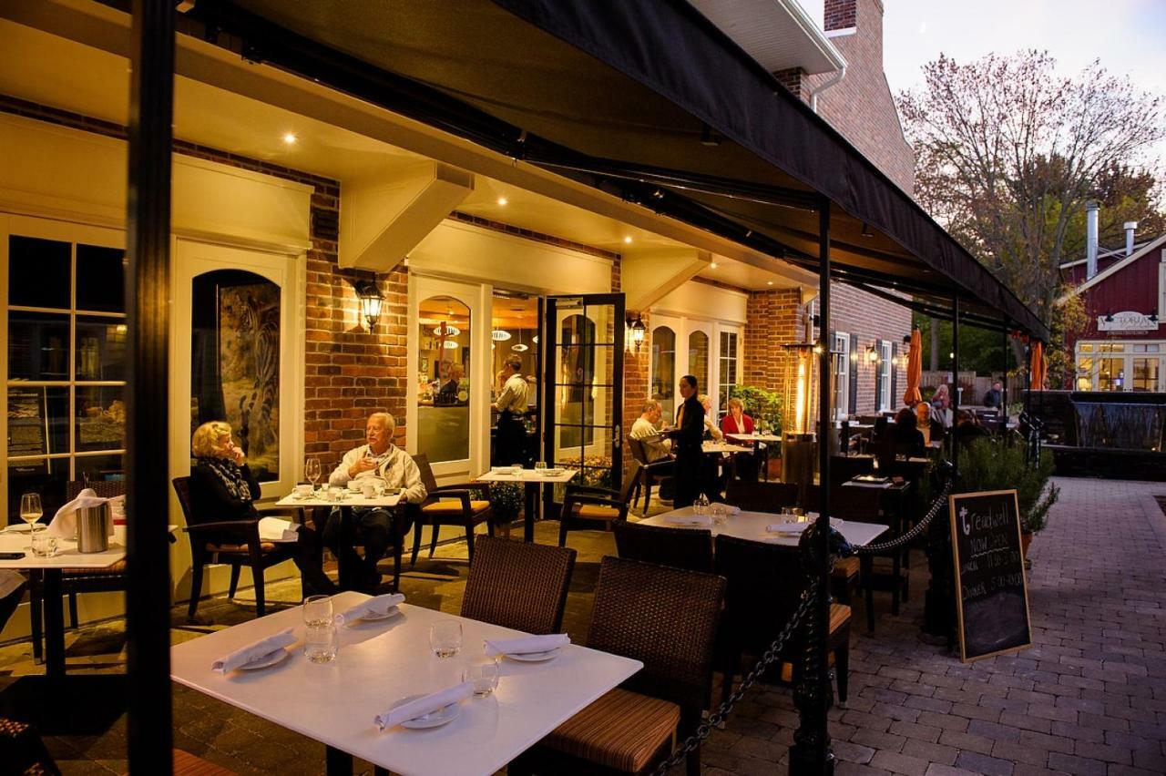 124 On Queen Hotel & Spa Niagara-on-the-Lake Exterior foto The restaurant in 2011