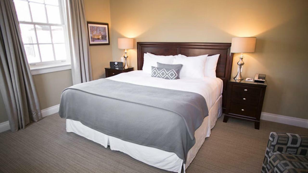 124 On Queen Hotel & Spa Niagara-on-the-Lake Exterior foto A guest room at the Inn at St. John's