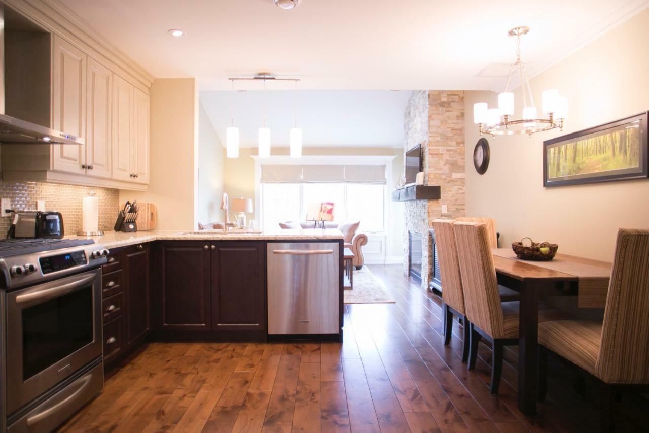 124 On Queen Hotel & Spa Niagara-on-the-Lake Exterior foto A kitchen in a typical condominium